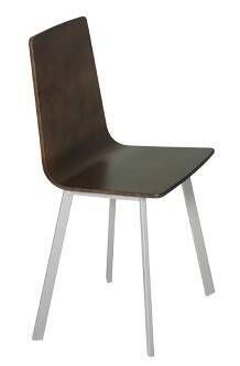 Cadeira de cozinha com estrutura metálica e assento e encosto de madeira na cor nogueira